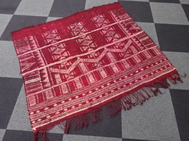 ANTIQUE TRIBAL RUG / WOOL
